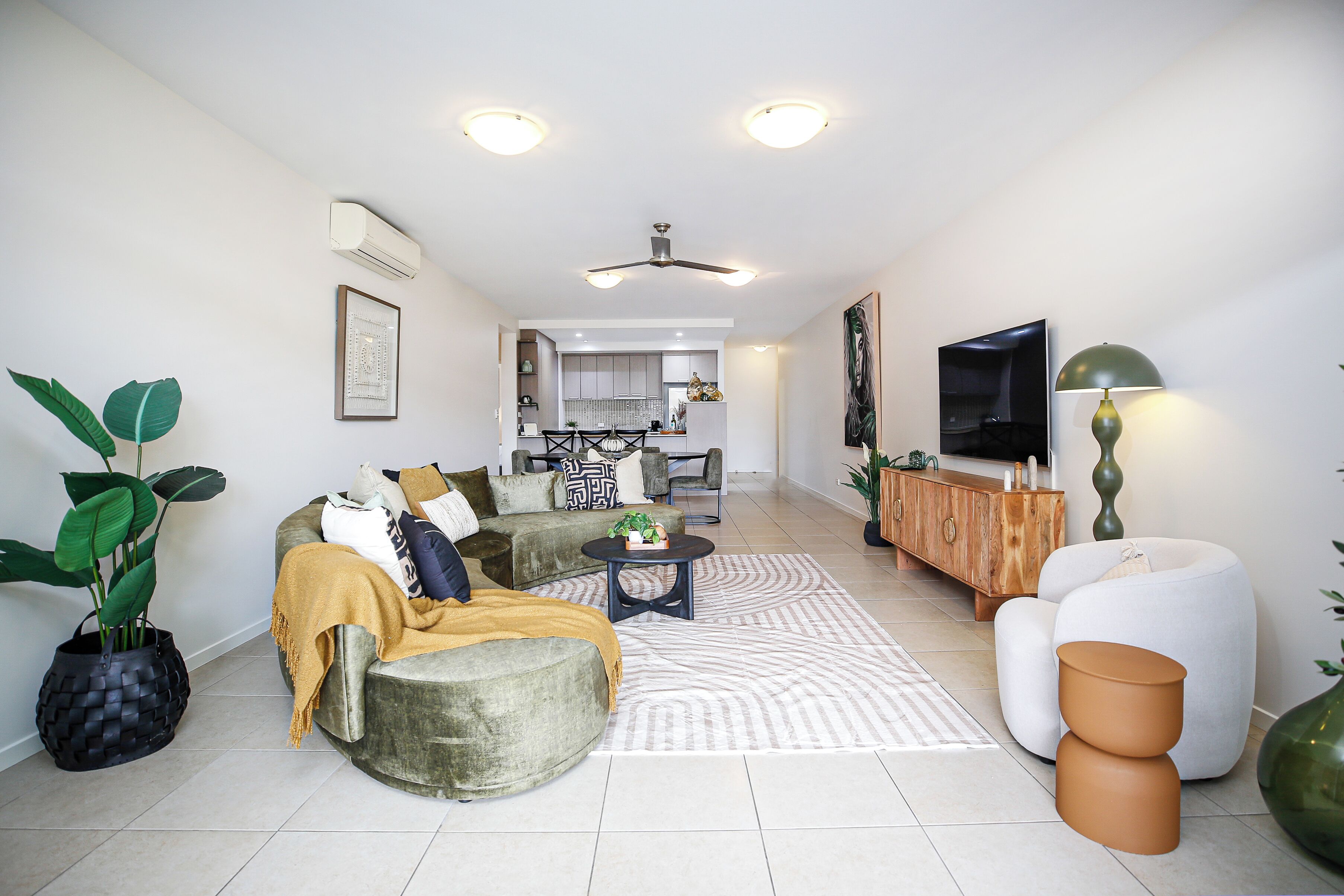Deluxe Apartment, Balcony, Pool View | Living area