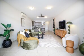 Deluxe Apartment, Balcony, Pool View | Living area