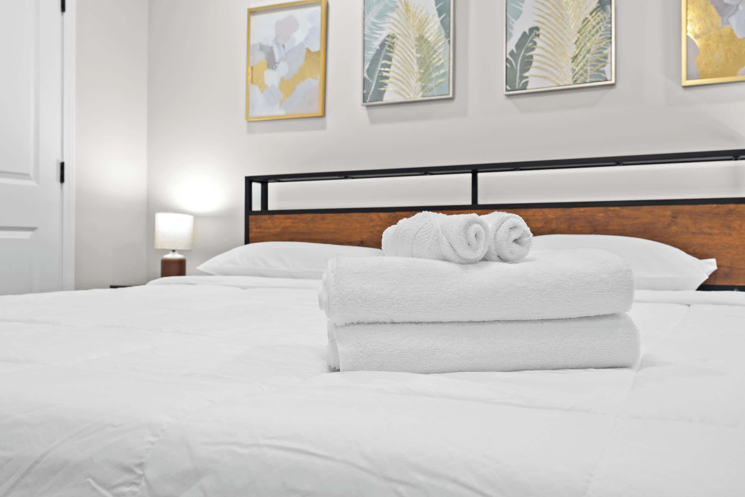 Bureau, fer et planche à repasser, Wi-Fi, draps fournis