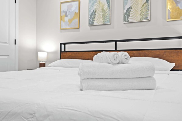 Desk, iron/ironing board, WiFi, bed sheets