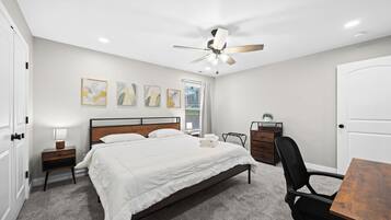 办公桌、熨斗/熨衣板、WiFi、床单