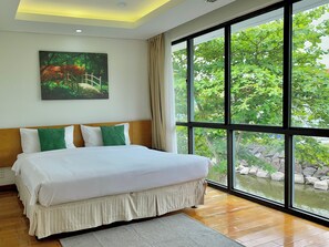 4 bedrooms, in-room safe, iron/ironing board, free WiFi
