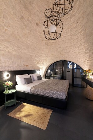 1 bedroom, in-room safe, desk, free WiFi