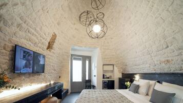 1 habitación, caja de seguridad en la habitación y escritorio