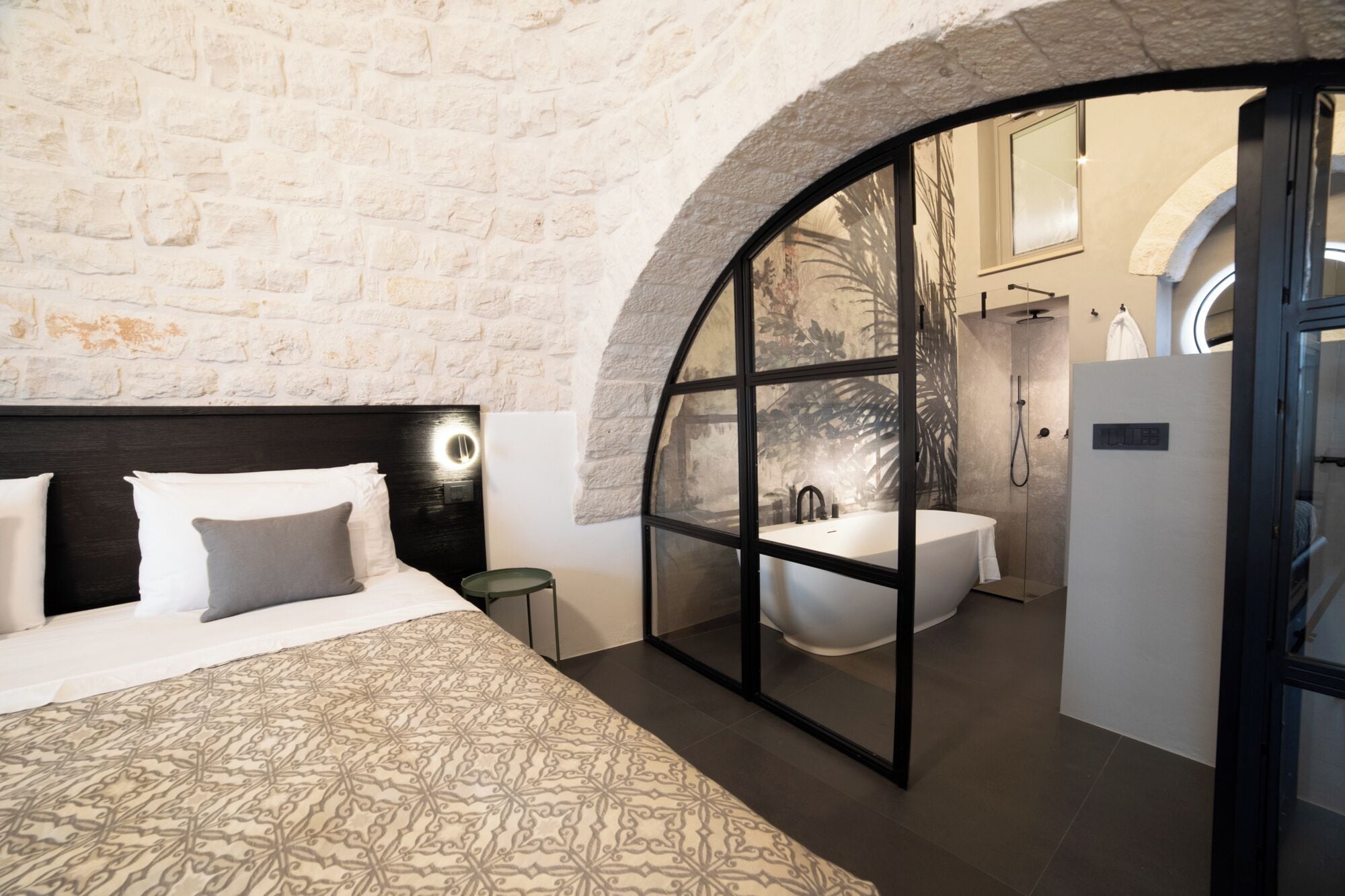 1 habitación, caja de seguridad en la habitación y escritorio 