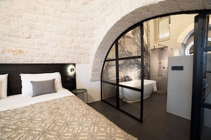 1 bedroom, in-room safe, desk, free WiFi