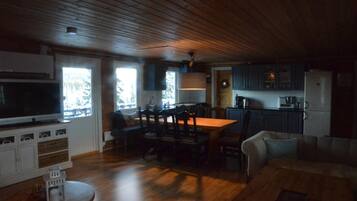 House, 3 Bedrooms | Dining room