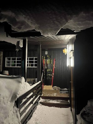 Property entrance - Views, Cross-country Skiing, Sauna, tub (Ringsaker)