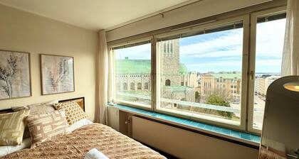 Top floor Central Helsinki Condo - Church & Sea View, Ultra-Fast Wi-Fi, 4K TV