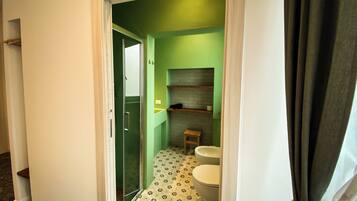 Basic Room | Bathroom | Free toiletries, hair dryer, towels, soap