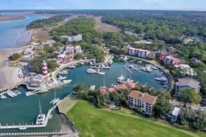 Marina - Modern 2BR Sea Pines Villa | Ground Floor | Walk to Beach Club & Golf (Hilton Head Island)