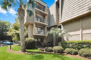 Exterior - Modern 2BR Sea Pines Villa | Ground Floor | Walk to Beach Club & Golf (Hilton Head Island)