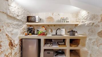 Fridge, microwave, stovetop, coffee/tea maker