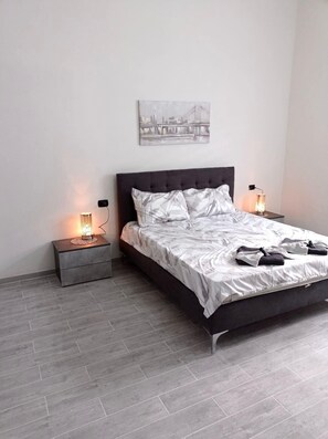 2 bedrooms, iron/ironing board, bed sheets