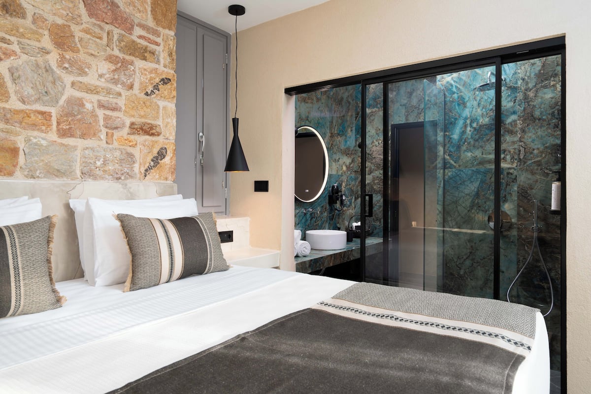 1 bedroom, in-room safe, blackout drapes, soundproofing