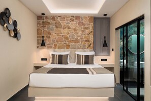 Superb Suite with Sea View & Private Pool | 1 yatak odası, odada kasa, güneşlik/perde, ses yalıtımı 