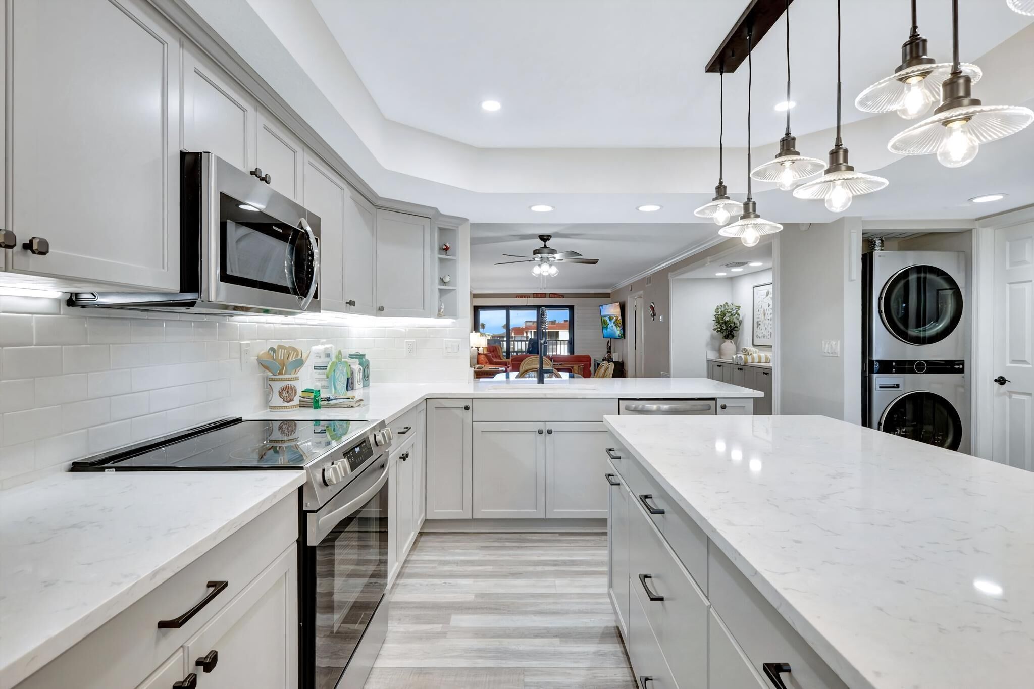 Réfrigérateur, four, plaque de cuisson, lave-vaisselle