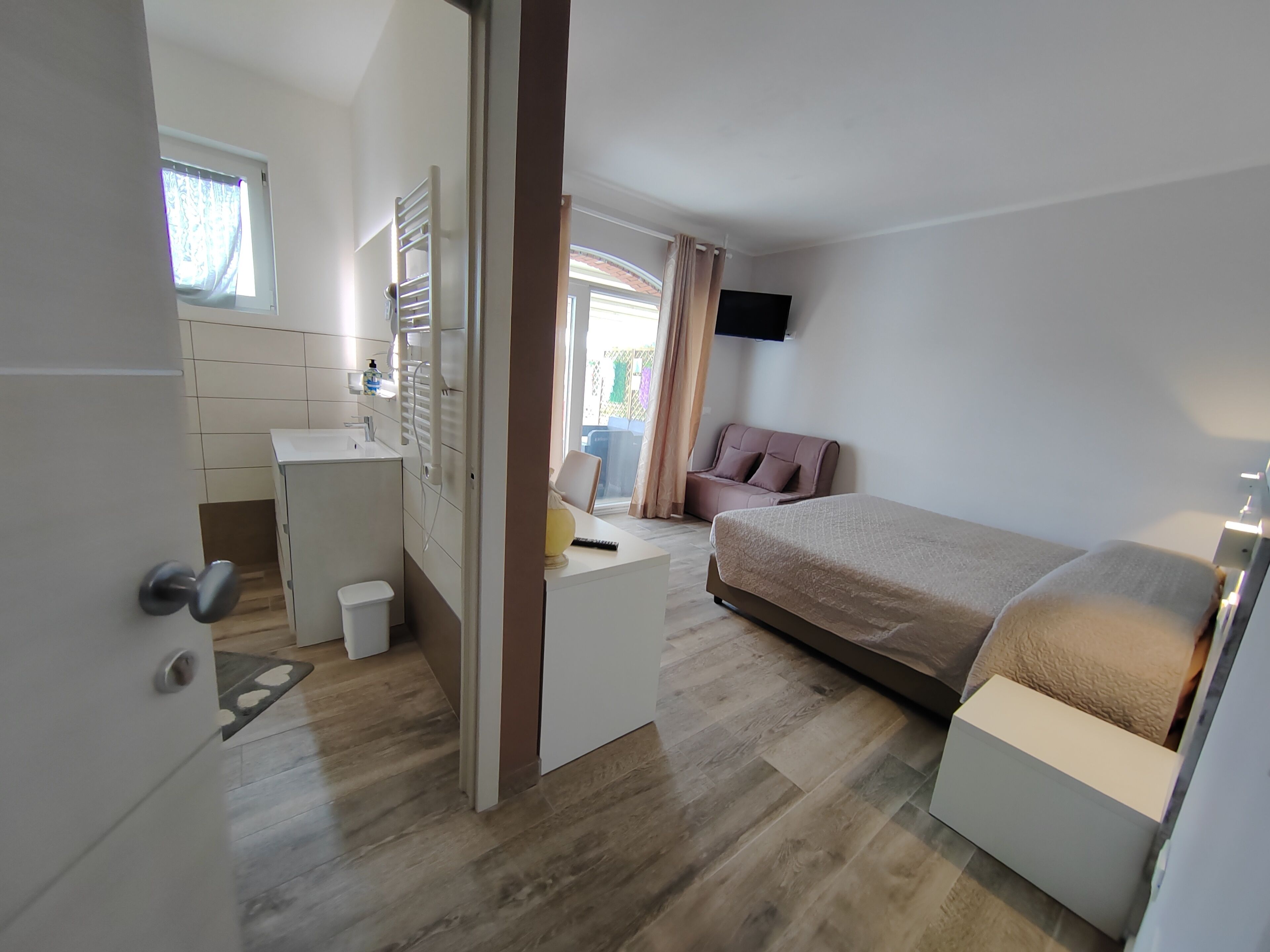 4 camere, Wi-Fi, lenzuola