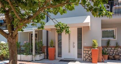 Charming 4-bedroom estate in enchanting Albaré Stazione with AC, WiFi