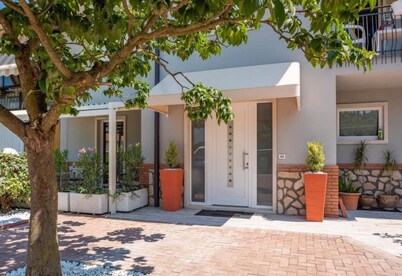 Charming 4-bedroom estate in enchanting Albaré Stazione with AC, WiFi