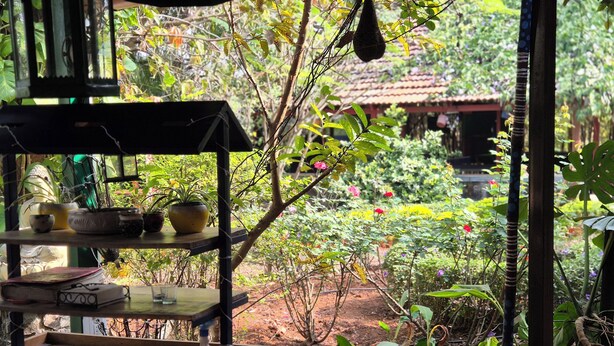 Unclassified image, 1 of 14, button - Camp Temgarh (Paud)