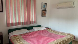 Unclassified image, 5 of 14, button - Camp Temgarh (Paud)