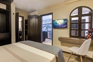 5 bedrooms, desk, iron/ironing board, free WiFi