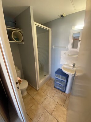 Shower, hair dryer, towels, toilet paper