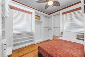 5 habitaciones, tabla de planchar con plancha, wifi y ropa de cama 