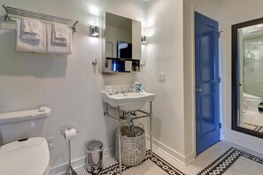 Hårtork och handdukar