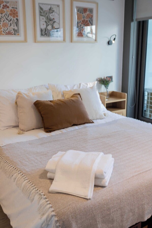 1 habitación, tabla de planchar con plancha, wifi y ropa de cama 