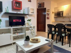 Appartement, 1 slaapkamer, roken, balkon | Dineerruimte