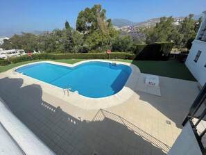 House | Pool