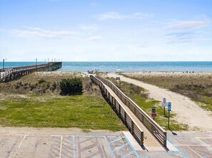 Beach nearby - Seahorse Island: Spacious 4BR retreat in Holden Beach, perfect for family fun! (Holden Beach)