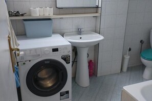 Duschwanne, Komfortbadewanne, Handtücher