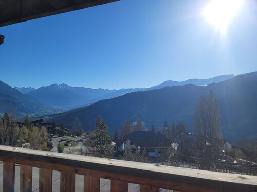 Bright studio for 4, balcony with valley view