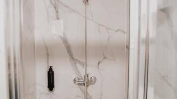 Handdoeken, zeep, shampoo, toiletpapier