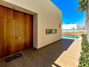 Outdoor pool - Villa in Costa Adeje (Adeje)