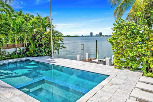 Miami Stunning Waterfront Villa Escape