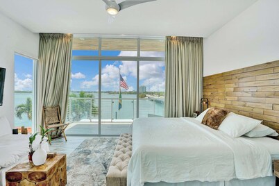 Miami Stunning Waterfront Escape