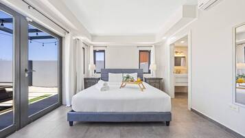 3 bedrooms, in-room safe, desk, iron/ironing board