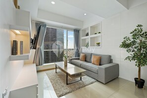 Apartment, 3 Bedrooms, City View | Living area