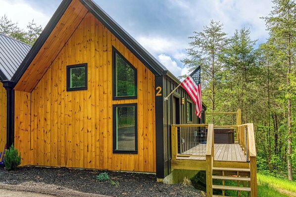 Exterior - Twin Peaks, Unit 2. Hot Tub, $560 Tickets each paid day (Sevierville)
