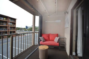 Property grounds - Beautiful 1 BD with outdoor pool and steps to the famous Ocean City Boardwalk. (Ocean City)