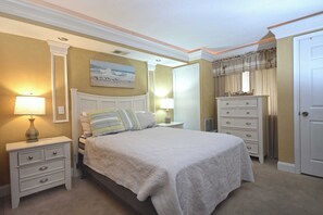 1 bedroom, WiFi, bed sheets - Beautiful 1 BD with outdoor pool and steps to the famous Ocean City Boardwalk. (Ocean City)