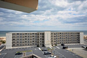 Exterior - Cute, ocean block, 1 bedroom condo located uptown and just a few steps away from the beach! (Ocean City)