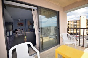 Terrace/patio - Cute, ocean block, 1 bedroom condo located uptown and just a few steps away from the beach! (Ocean City)