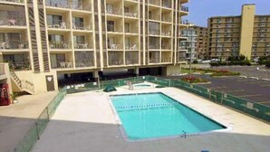 حمام سباحة
