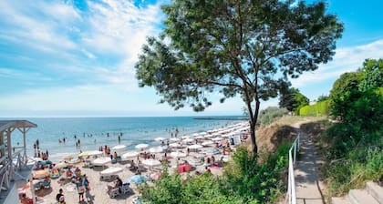 1-bedroom apartment with sea view, located on the first line.