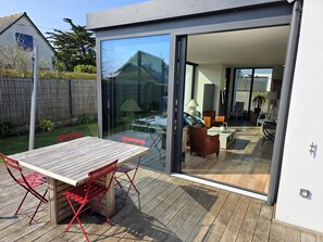 屋外ダイニングエリア